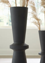 Load image into Gallery viewer, Collisten Vase
