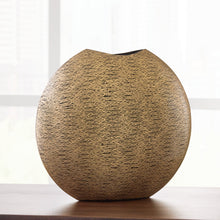 Load image into Gallery viewer, Iansboro Vase
