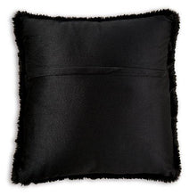 Load image into Gallery viewer, Gariland Pillow (Set of 4)
