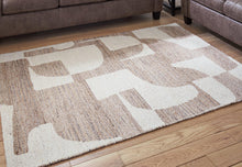 Load image into Gallery viewer, Brynnfield 5&#39; x 7&#39; Rug
