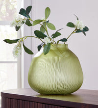 Load image into Gallery viewer, Scottyard Vase
