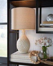 Load image into Gallery viewer, Garinton Table Lamp

