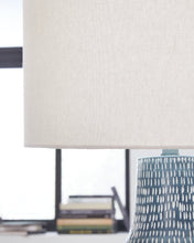Load image into Gallery viewer, Schylarmont Table Lamp
