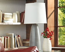 Load image into Gallery viewer, Shavontae Table Lamp (Set of 2)
